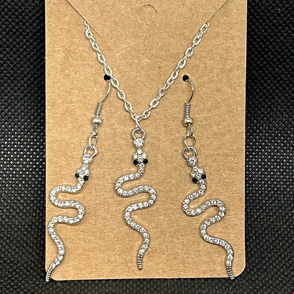 Handmade  snake kit earring and necklace 18 inches